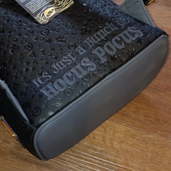 NWT Loungefly Hocus Pocus Backpack - Picture 5 of 12